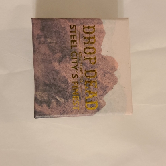 Drop Dead dinosaur necklace - Picture 2 of 4